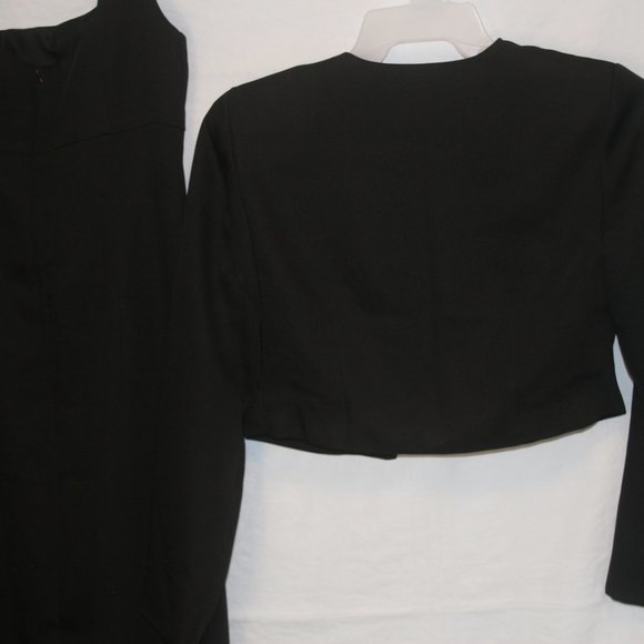 Long Black Gown with Embroidery & Matching Jacket - Picture 8 of 9